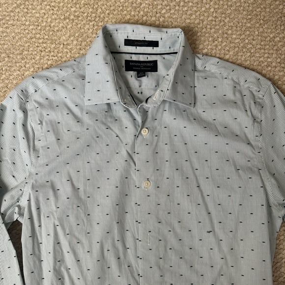 Banana Republic athletic for shirt XS - Picture 2 of 4
